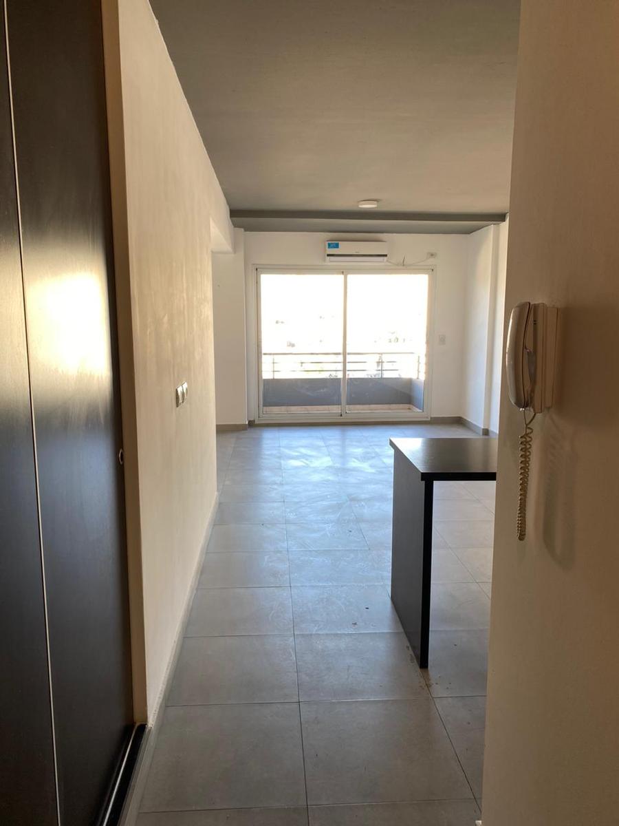 Departamento mono ambiente luminoso con expansion visual