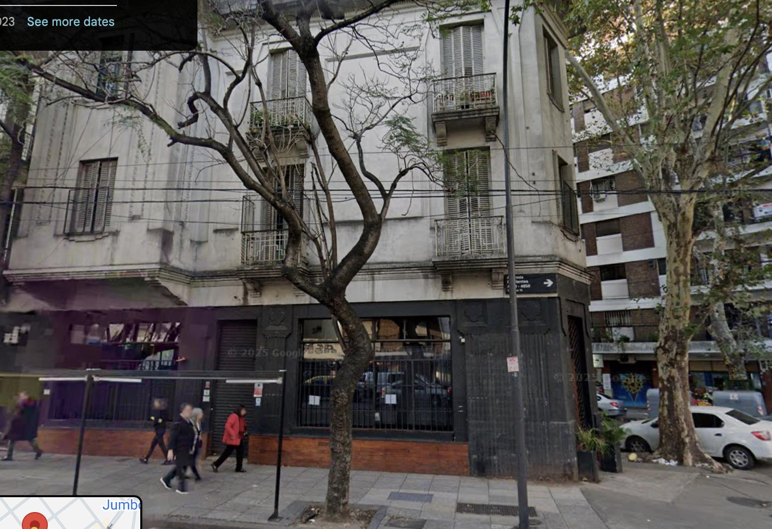 Local sobre Av Corrientes en esquina