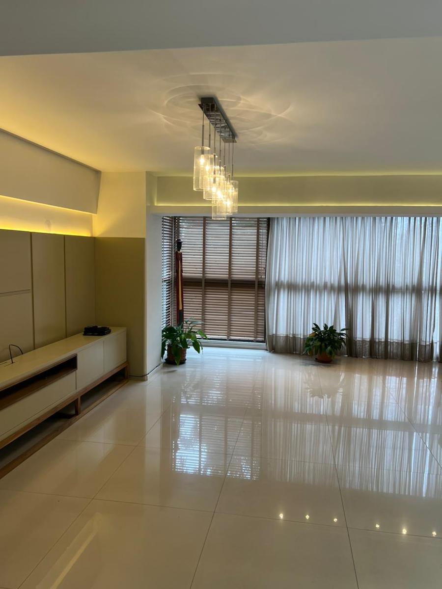 Departamento 4 ambientes con patio frente al Polo