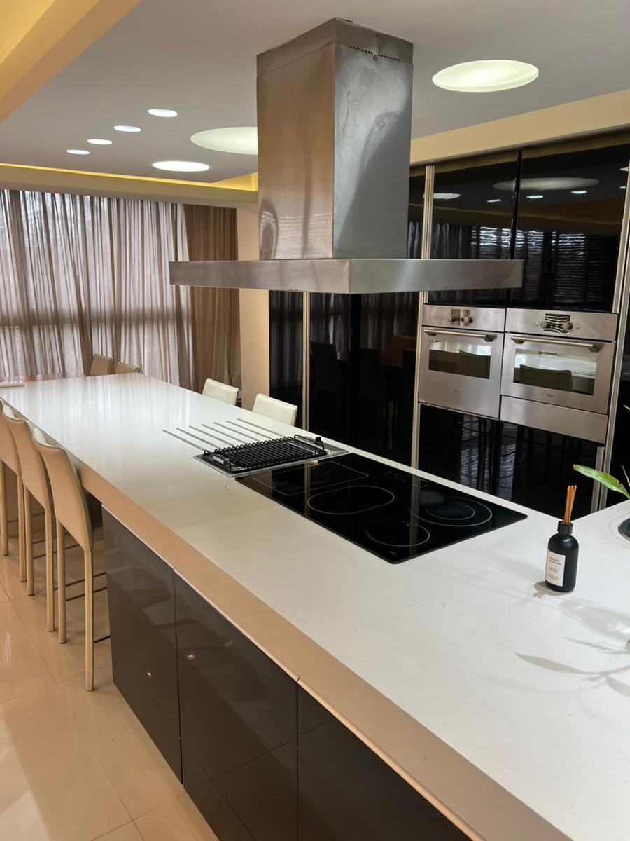 Departamento 4 ambientes con patio frente al Polo
