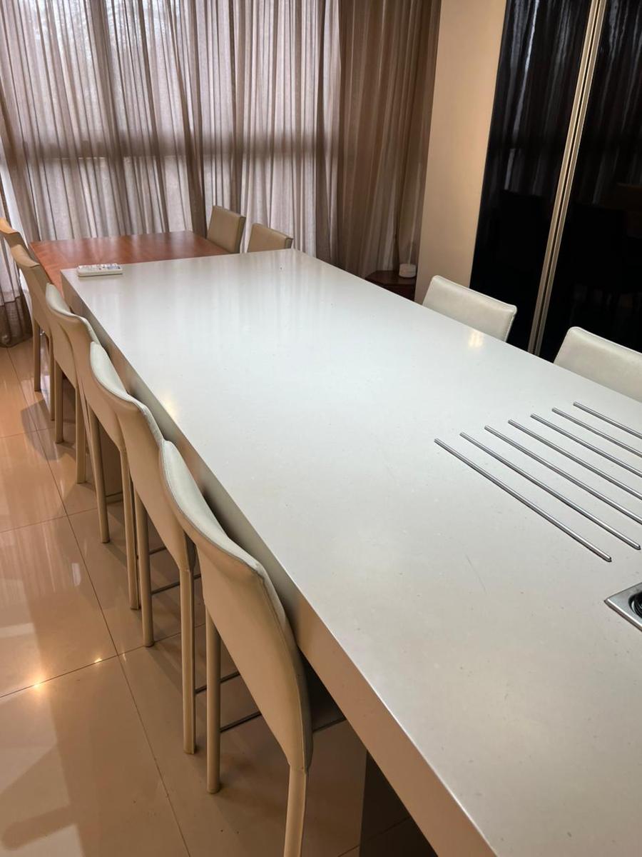 Departamento 4 ambientes con patio frente al Polo